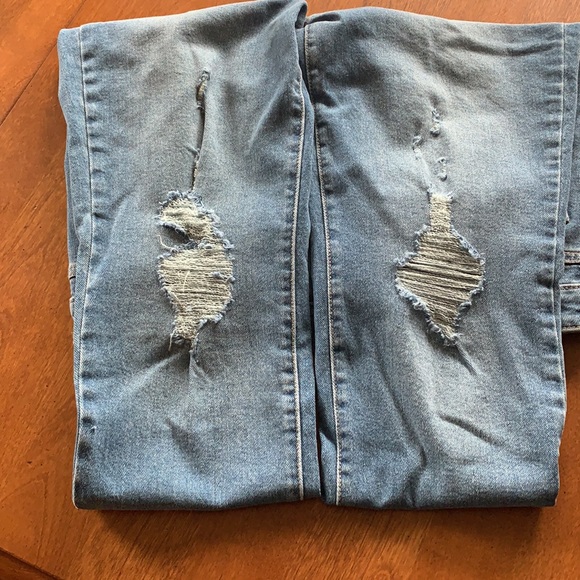 Style & Co skinny high rise distressed jeans. - Picture 2 of 6